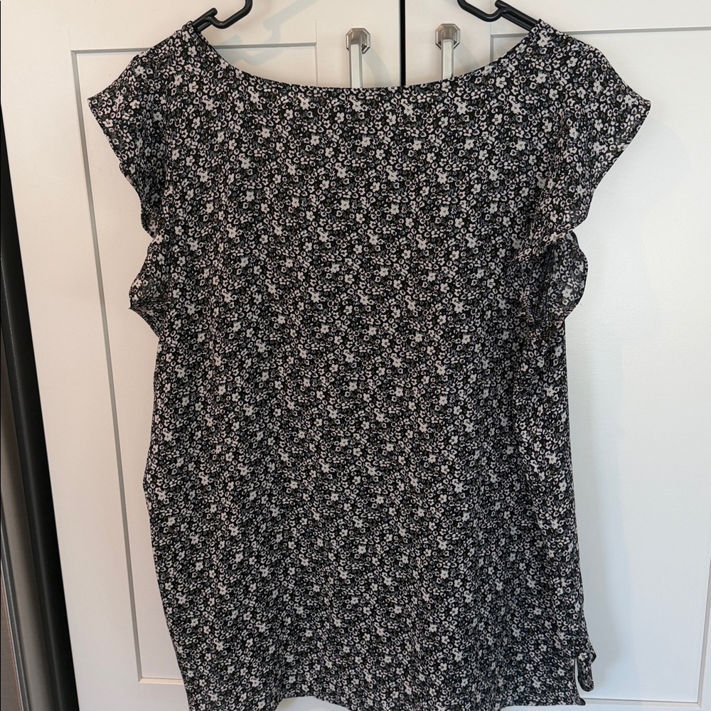 Loft Women's Black Floral Short-Sleeve Blouse - Picture 4 of 4